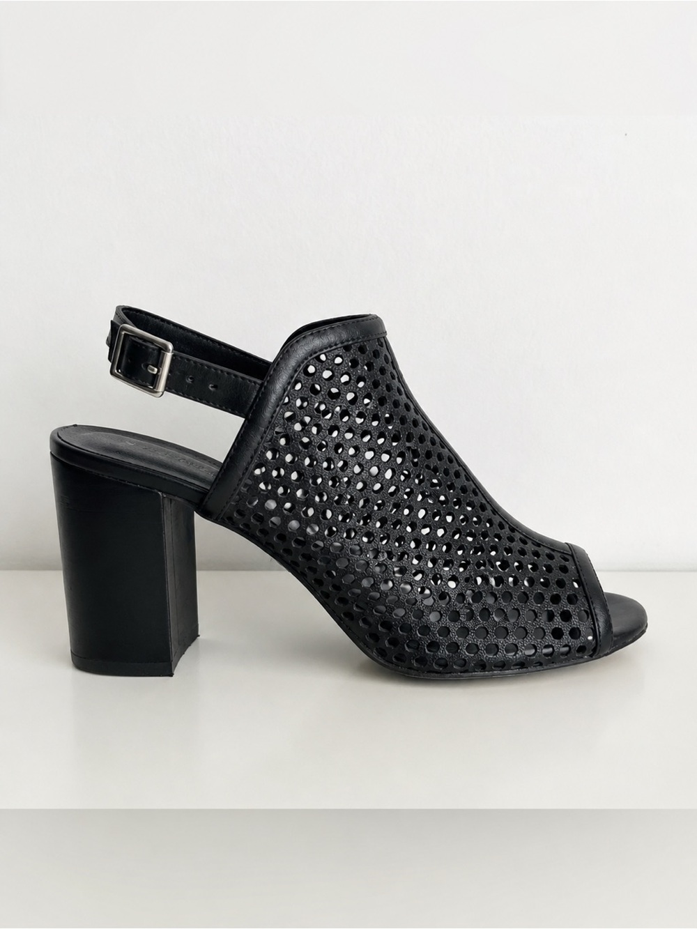 Barneys New York Women's Perforated Leather Shoes Block Heels Size 8 Minimalist